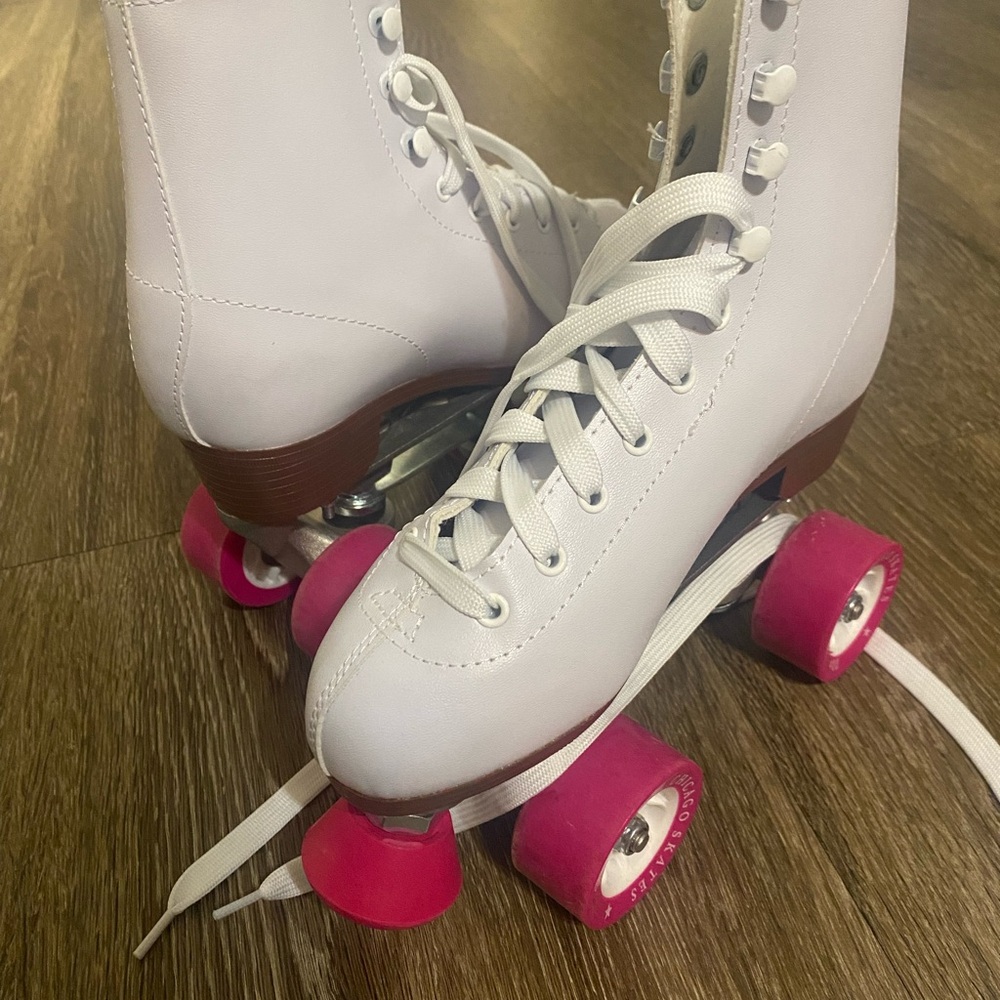 Riedell White Roller Skates with Pink Wheels